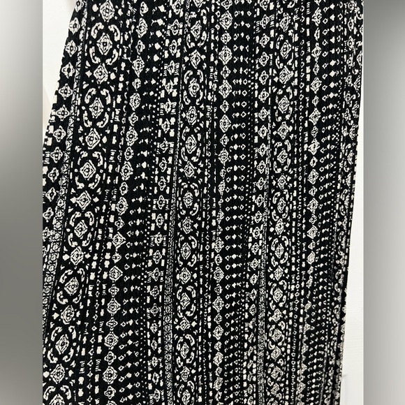 LONG SLEEVE OPEN BACK MAXI DRESS - Picture 3 of 4